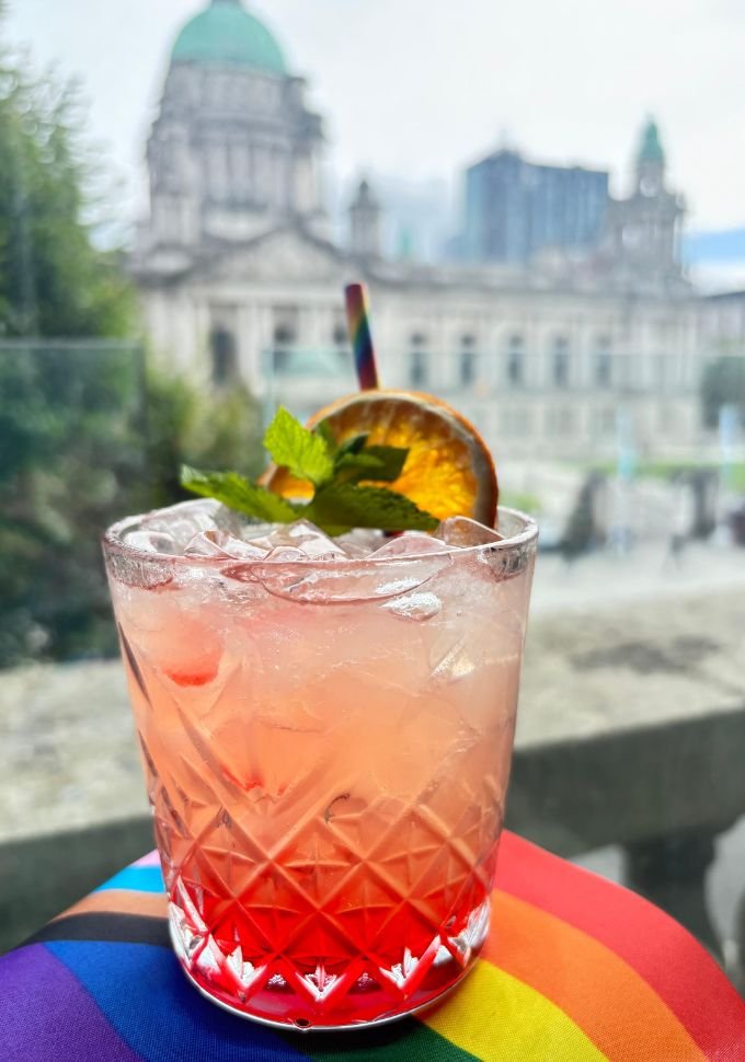 Old inn image card cms-parisien